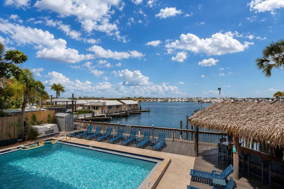Natural landscape, Pool view, Sea view, Swimming pool, sunbed