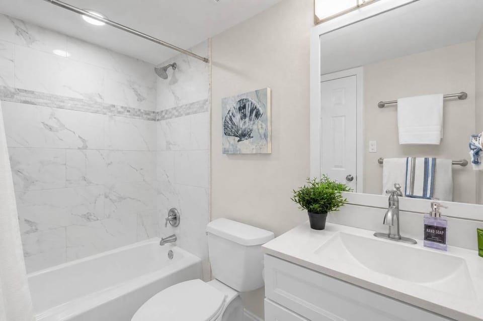 Shower, Toilet, Bathroom, Bath, towels