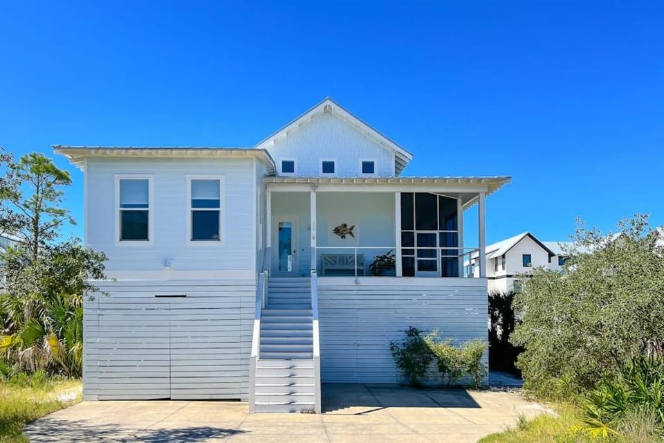 Gulf-front home with infinity pool AC kayaks & paddleboard - close to beach House in Florida