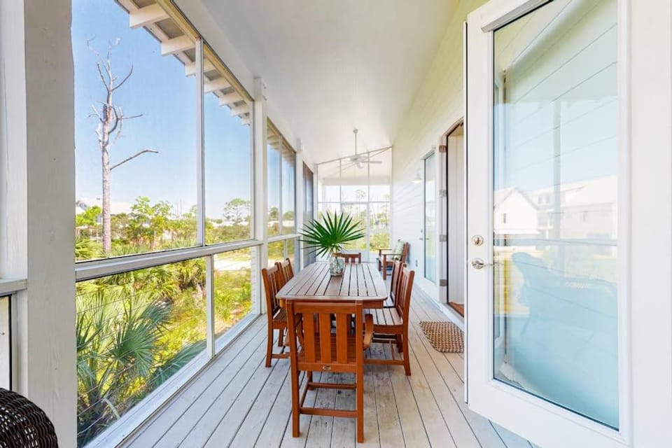 Gulf-front home with infinity pool AC kayaks & paddleboard - close to beach House in Florida