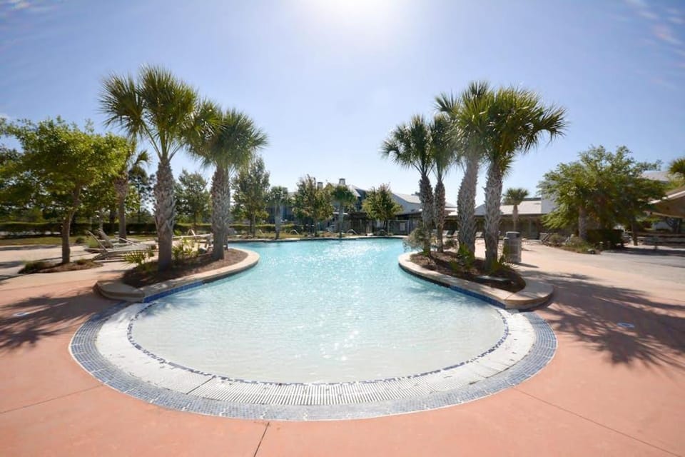 Elegant Coastal Home with Shared Pool Tree-Lined View 6-Minute Walk to the Beach House in Florida
