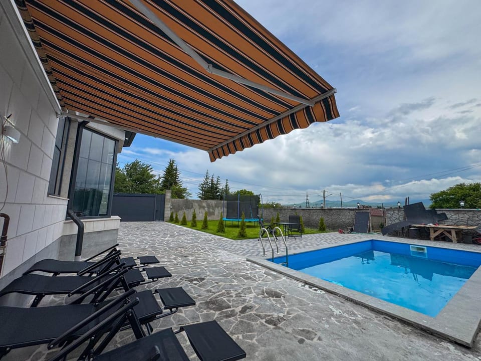 Day, Pool view, Swimming pool, sunbed