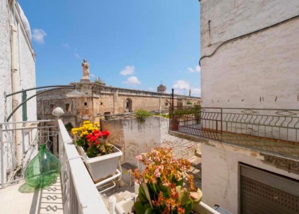 Property building, View (from property/room), Balcony/Terrace, Landmark view
