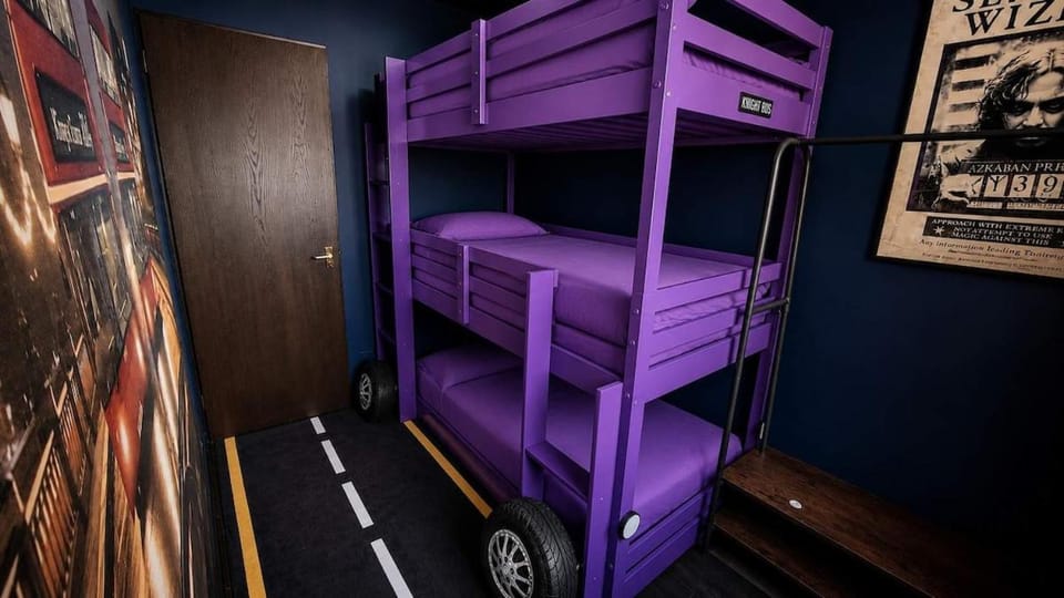 Bedroom, bunk bed