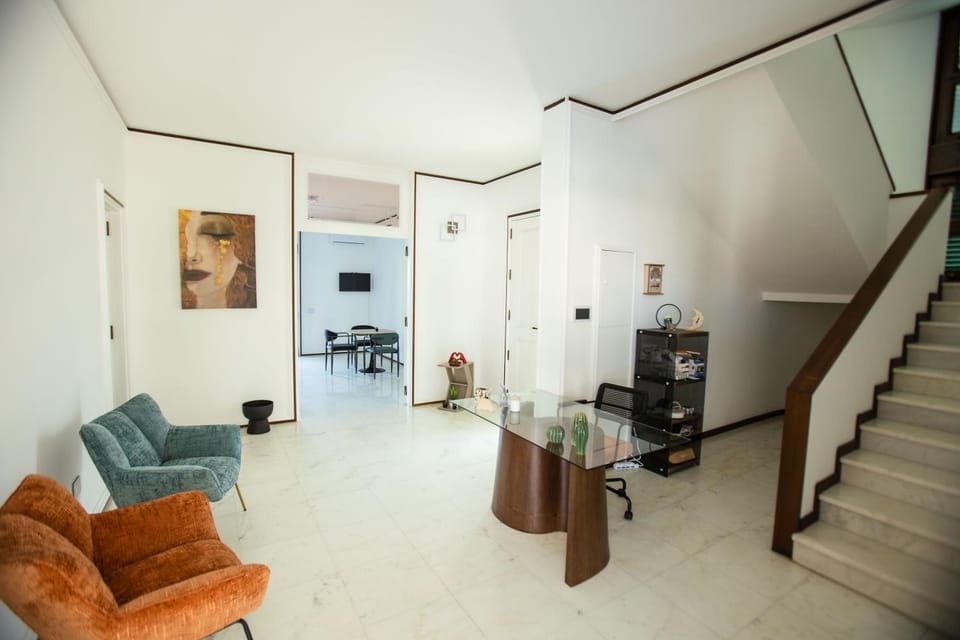 Lobby or reception, Internal: Not applicable to any particular room