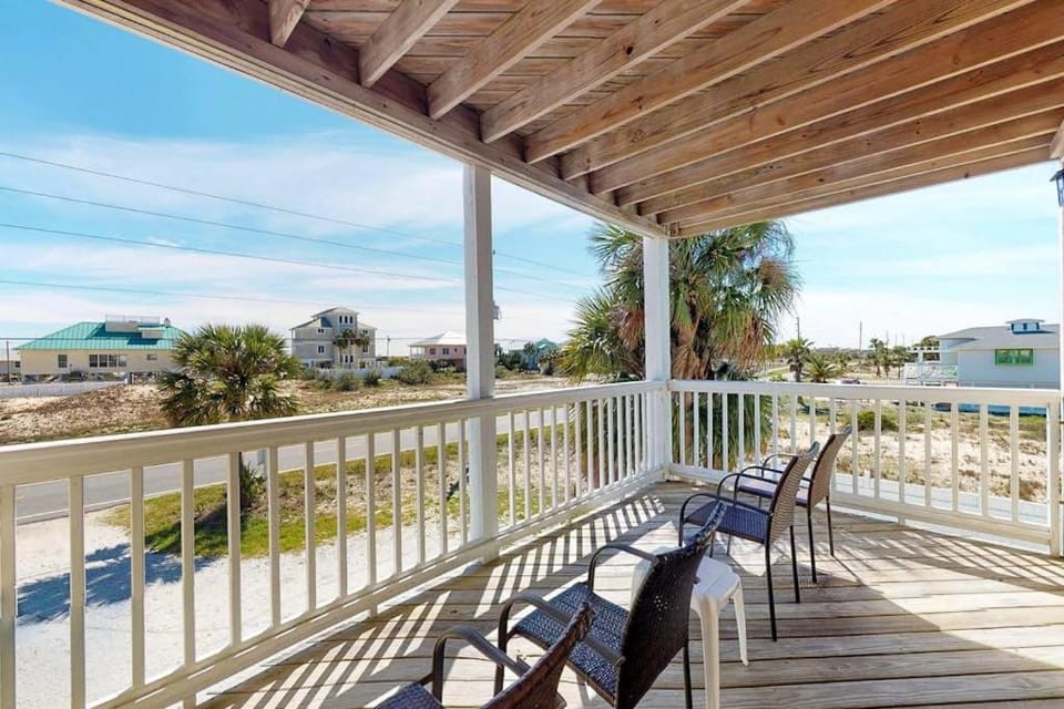 Charming ocean-view gem with a pool deck washer dryer & central AC House in Saint George Island