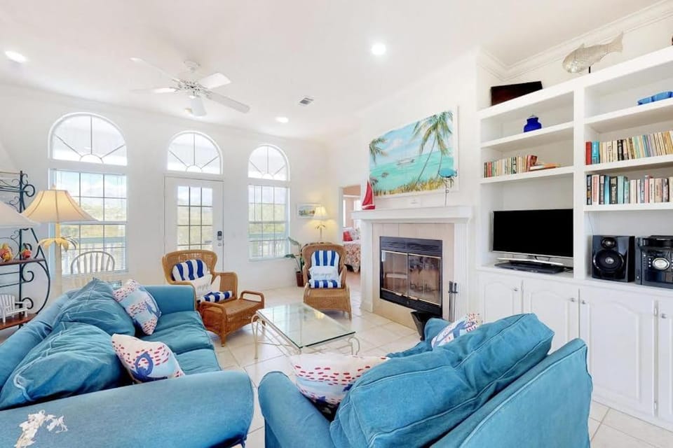 Beautiful dog-friendly home steps away from the beach House in Saint George Island