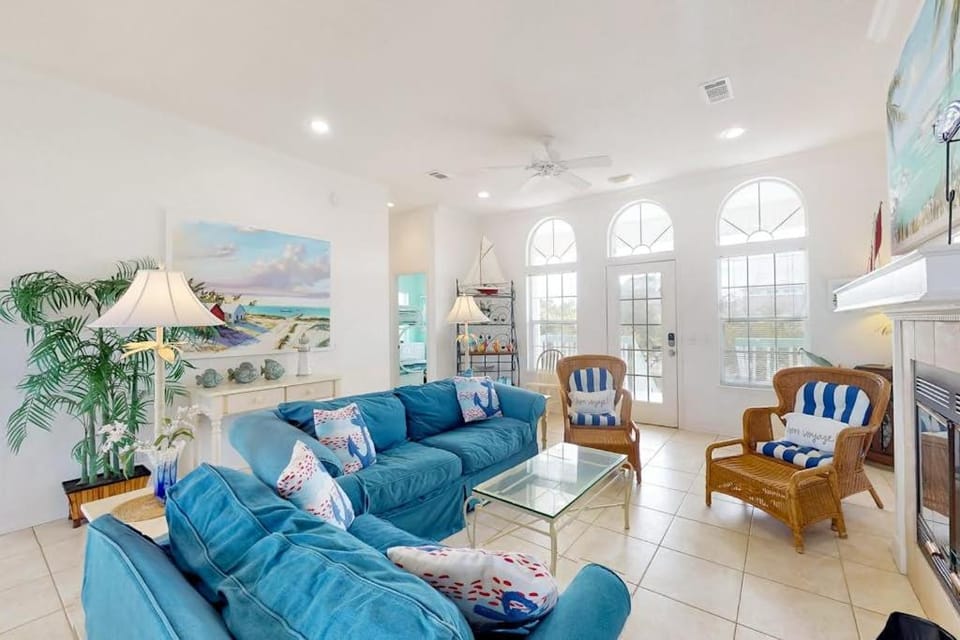 Beautiful dog-friendly home steps away from the beach House in Saint George Island