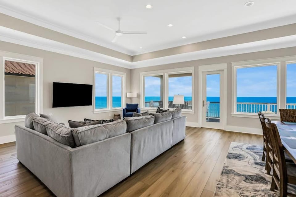 Scenic waterfront home with five bedrooms & easy beach access - dog-friendly House in Saint George Island