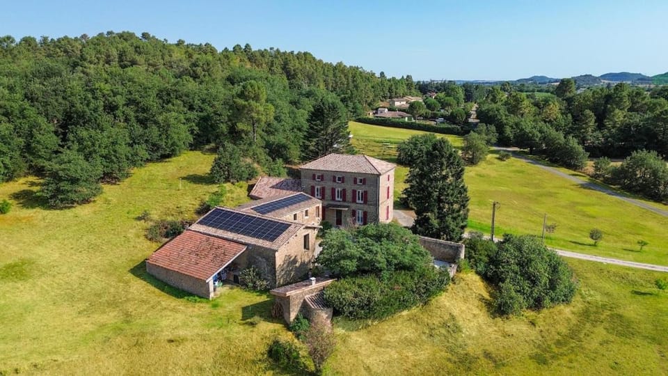 Agréable appartement dans une ferme en pierre Apartment in Auvergne-Rhône-Alpes