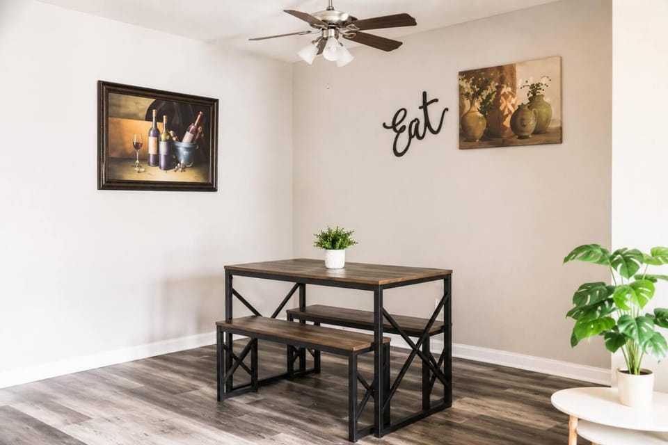 Stylish 2BR Retreat Close to UAB & Hospitals Apartment in Homewood