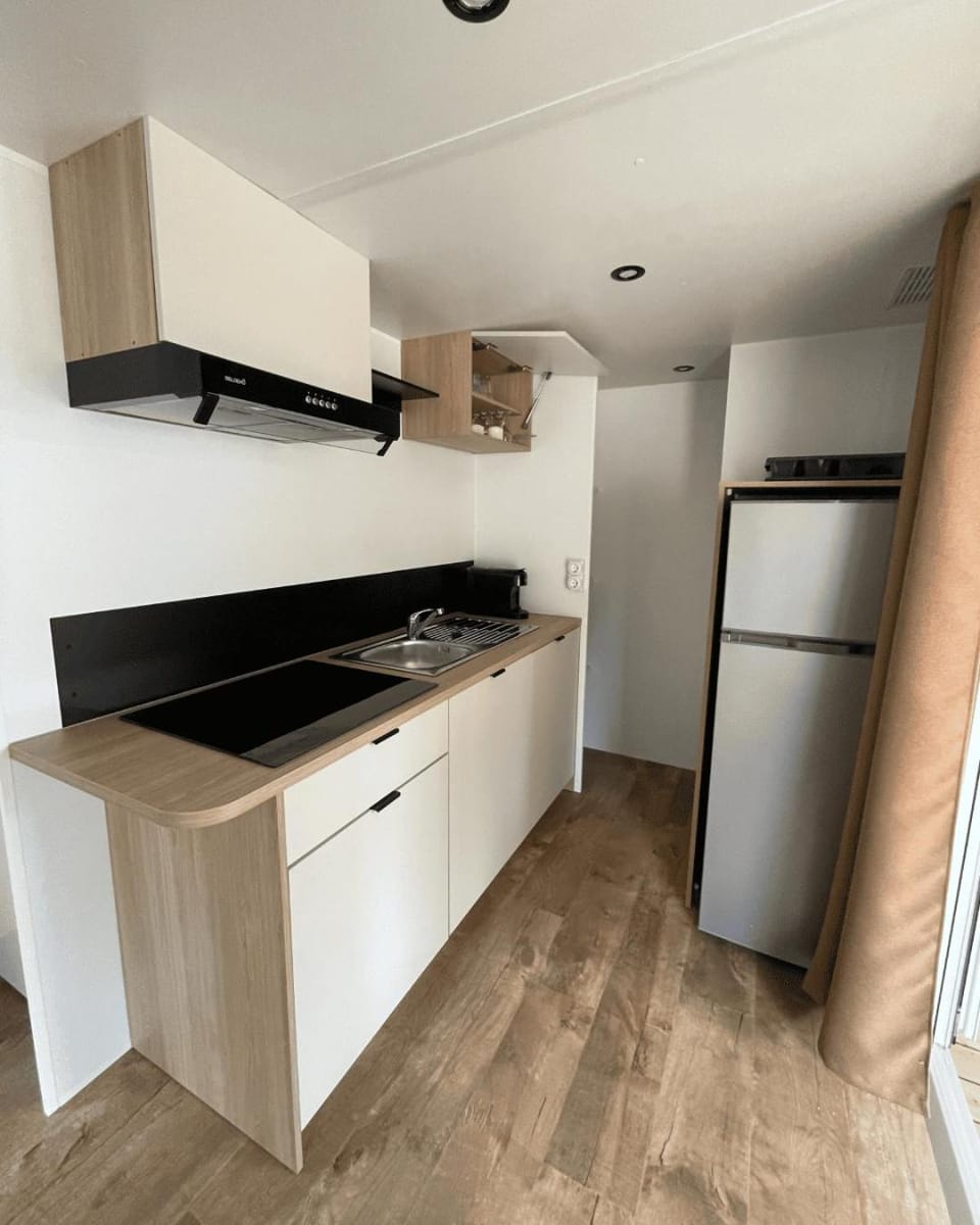 Kitchen or kitchenette, stove