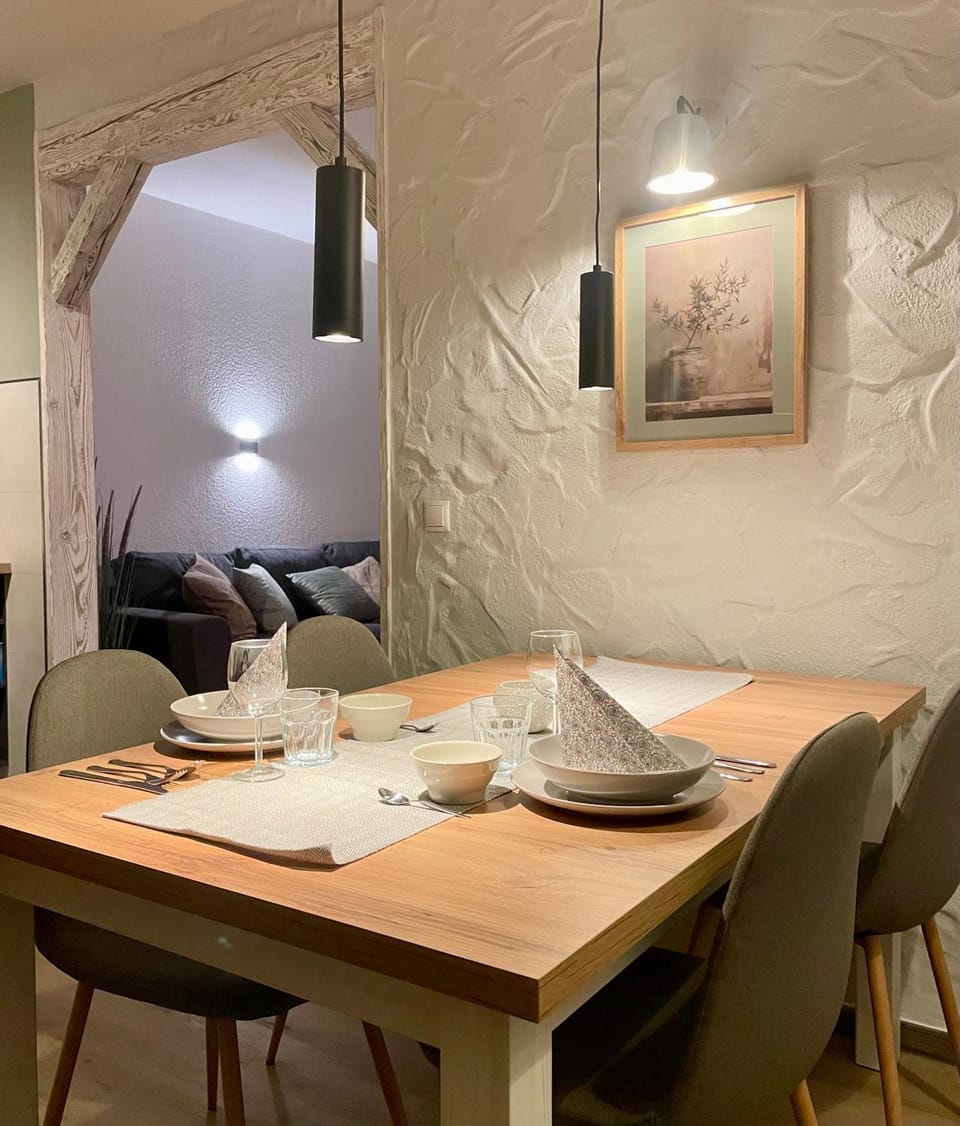 Seating area, Dining area