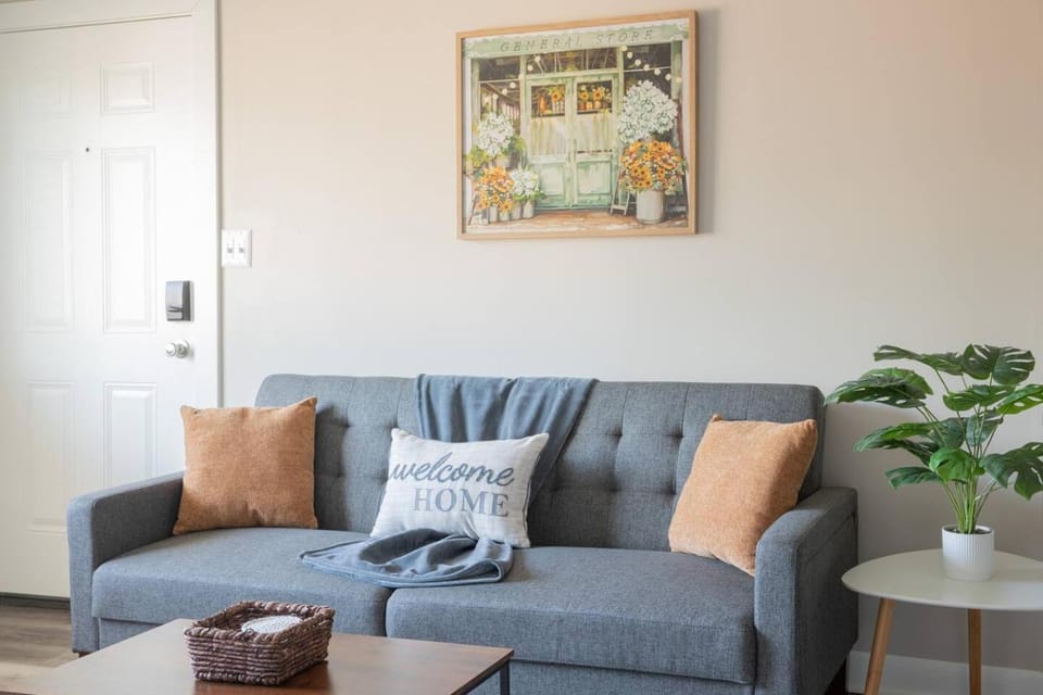 Charming 2BR Getaway Prime Birmingham Location Apartment in Homewood
