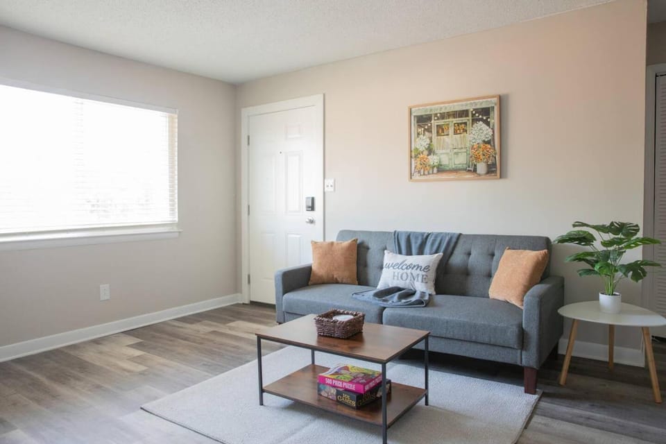 Charming 2BR Getaway Prime Birmingham Location Apartment in Homewood