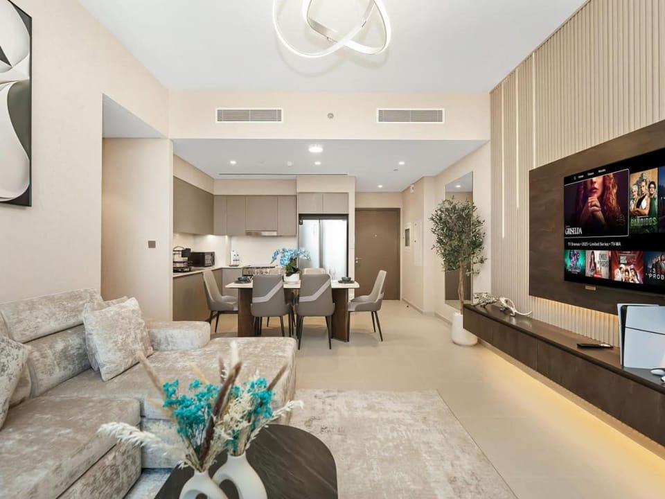 Library, TV and multimedia, Living room, Seating area, Evening entertainment
