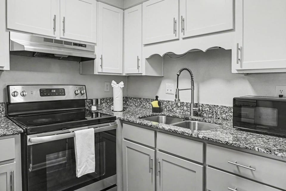 Walk to UAB & Hospitals Free Parking + Fast WiFi - Apartment Apartment in Vestavia Hills