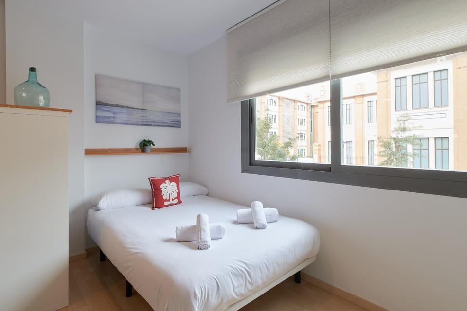 Bed, Photo of the whole room, towels