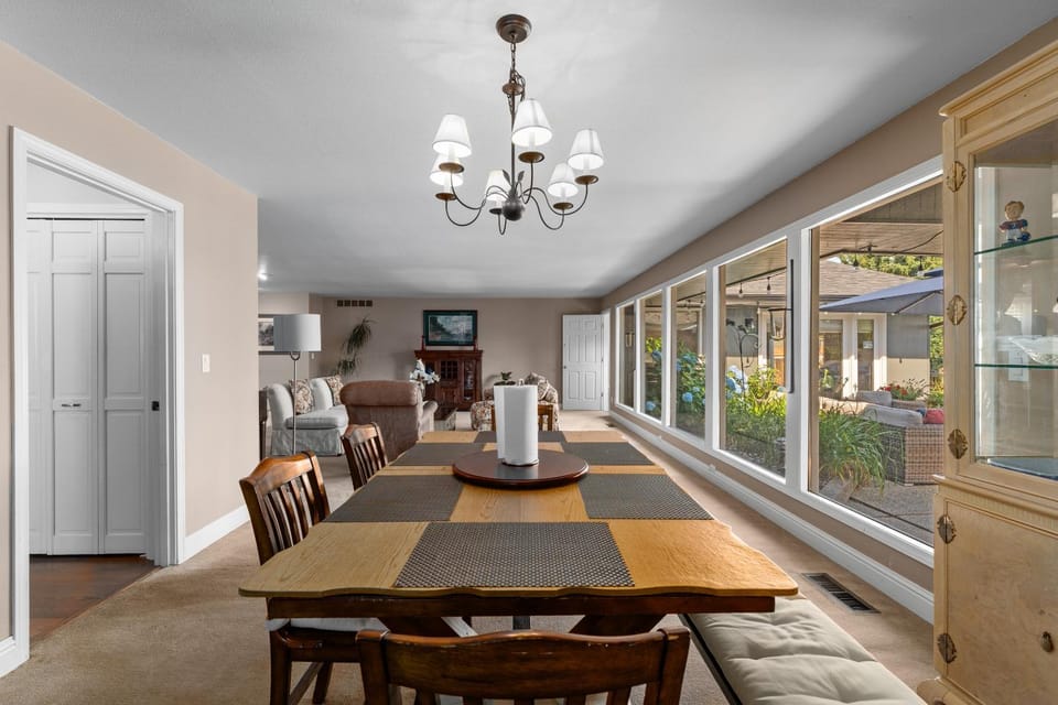 Private Pool & Basketball | Spacious 3BR Sleeps 9 House in Wenatchee