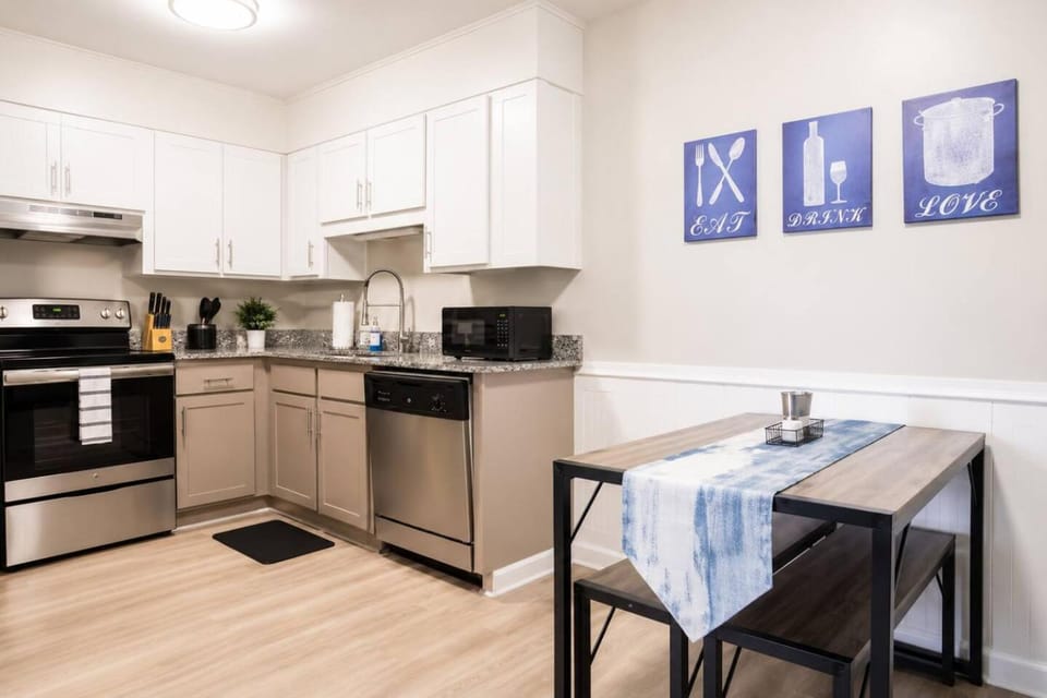 Ideal for Medical & Work Stays Walk to UAB Apartment in Vestavia Hills