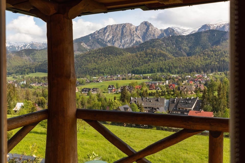 Nearby landmark, Day, Mountain view