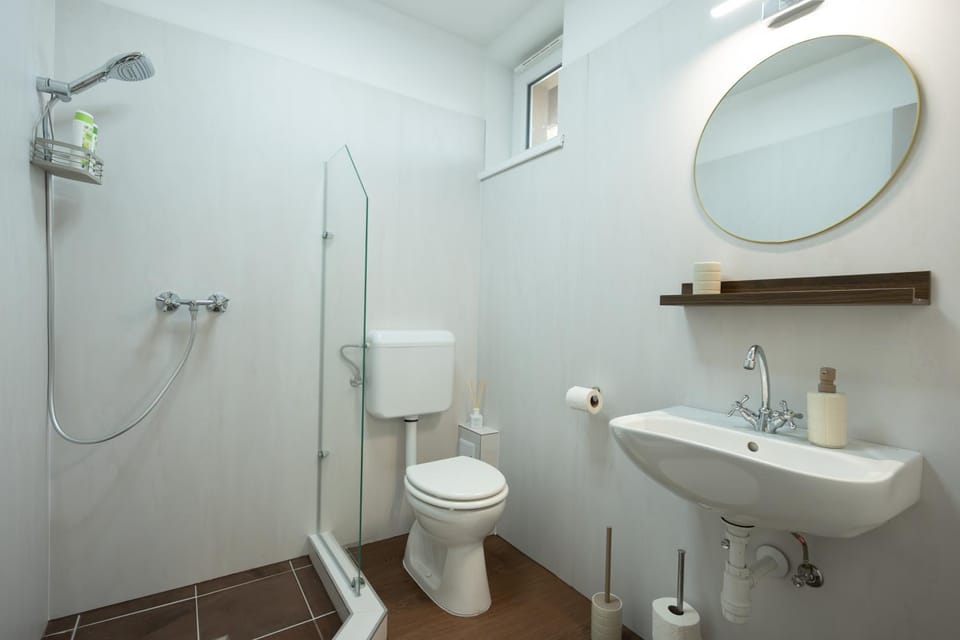 Toilet, Bathroom