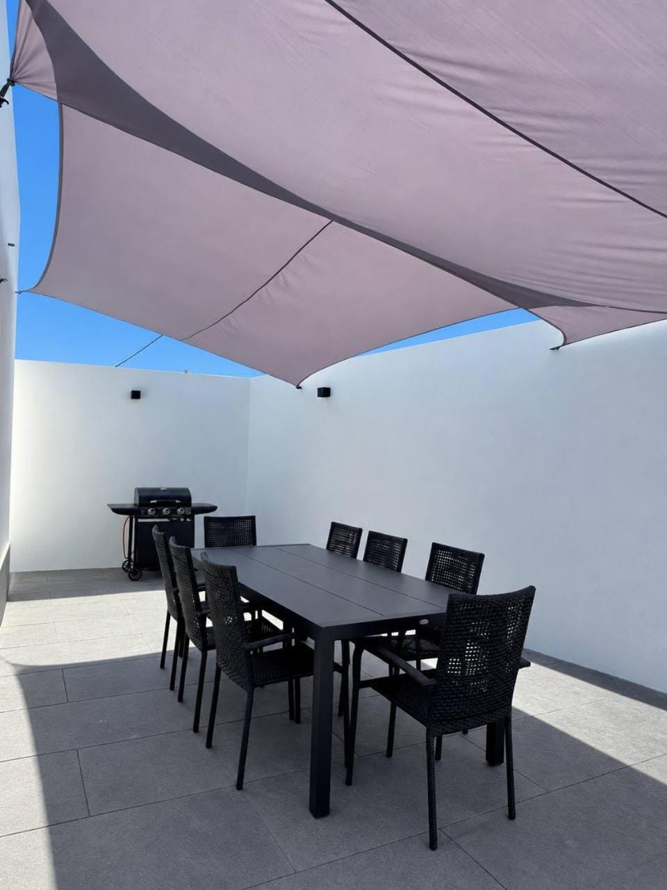 Day, Dining area