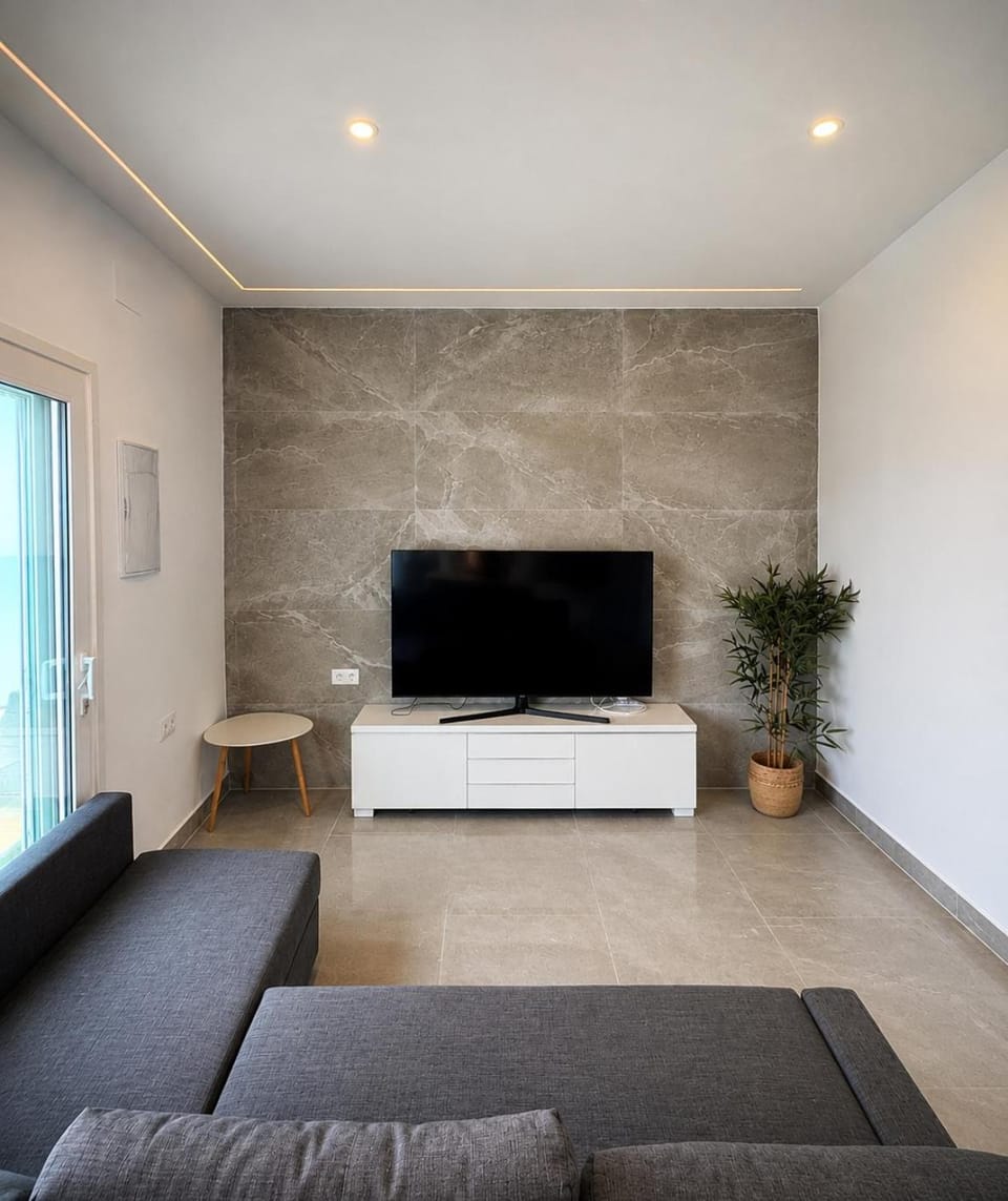 Communal lounge/ TV room, TV and multimedia, Living room