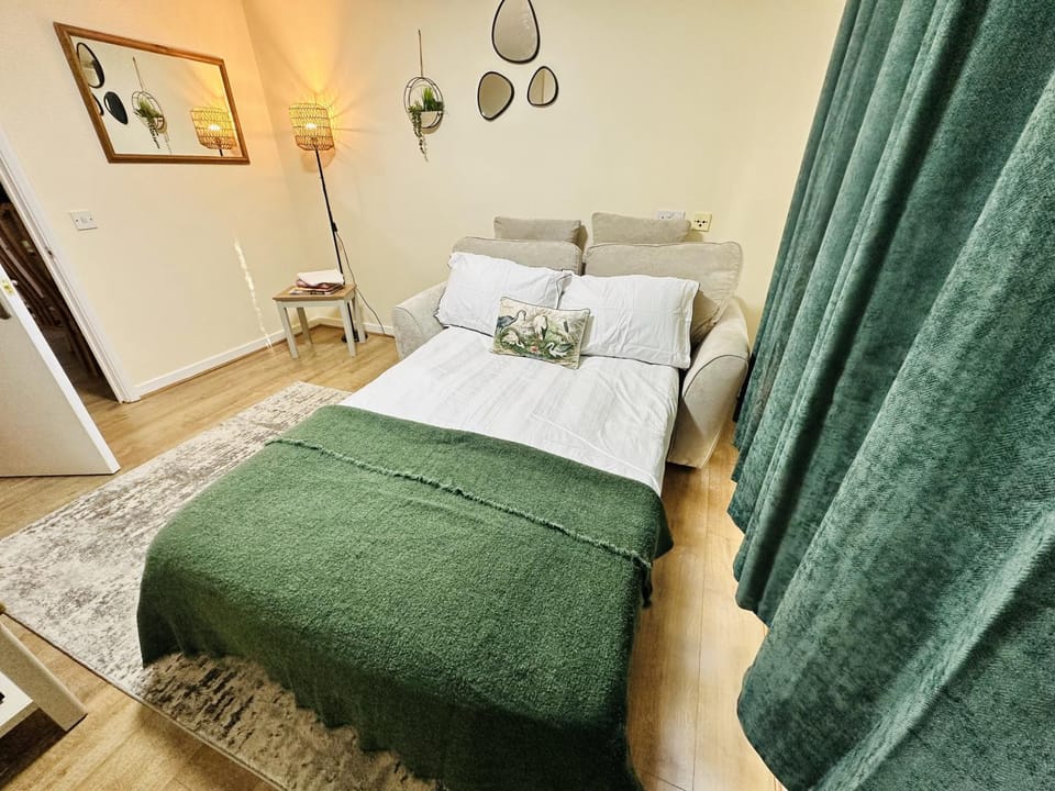 Bed, Living room