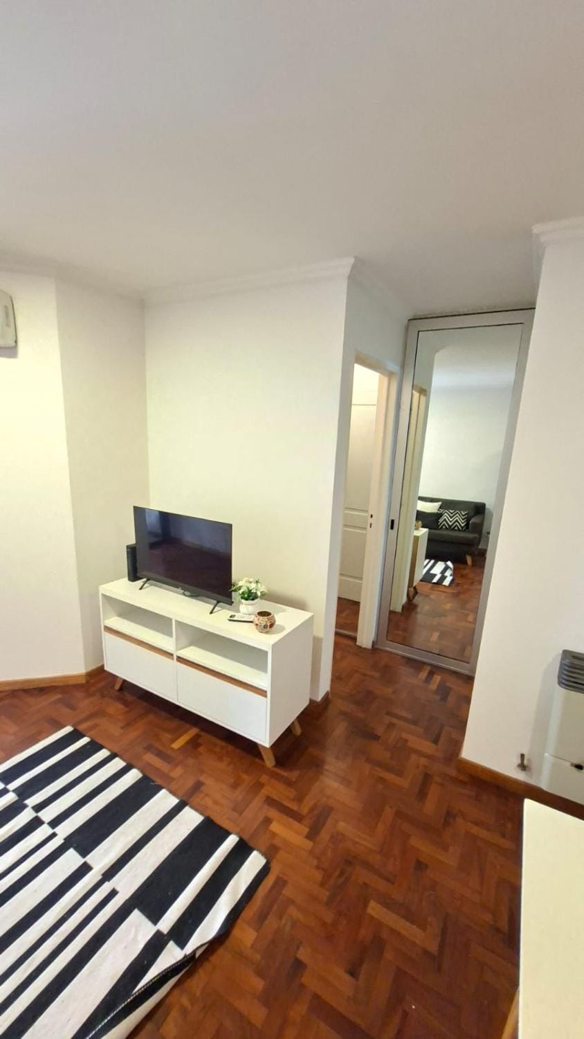 Metros de la terminal, top ubicacion, wifi rapido, cochera en frente Apartment in Cordoba