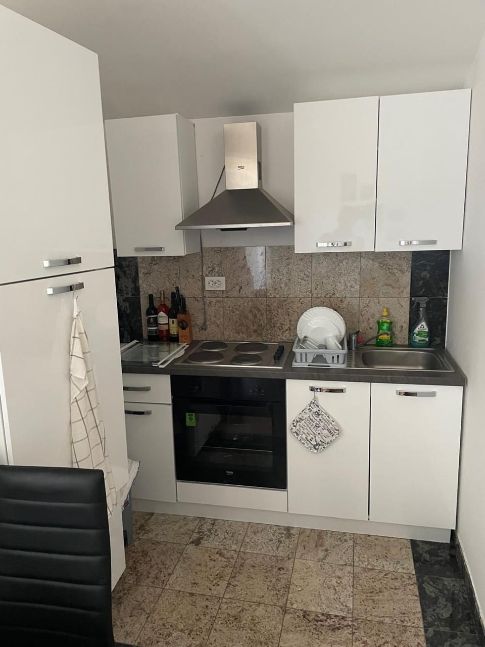 Kitchen or kitchenette, pet friendly, stove