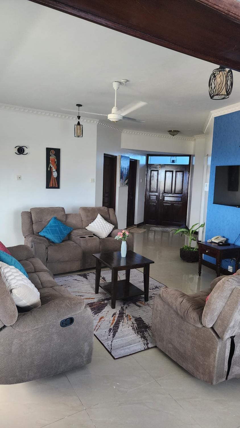 Nyali Breeze Seafront Sanctuary, Mombasa Nyali - 0797FourEightSixFiveZeroSix Apartment in Mombasa County
