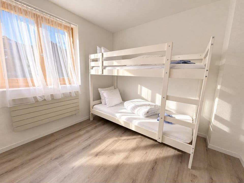 Bed, Photo of the whole room, Bedroom, bunk bed, towels