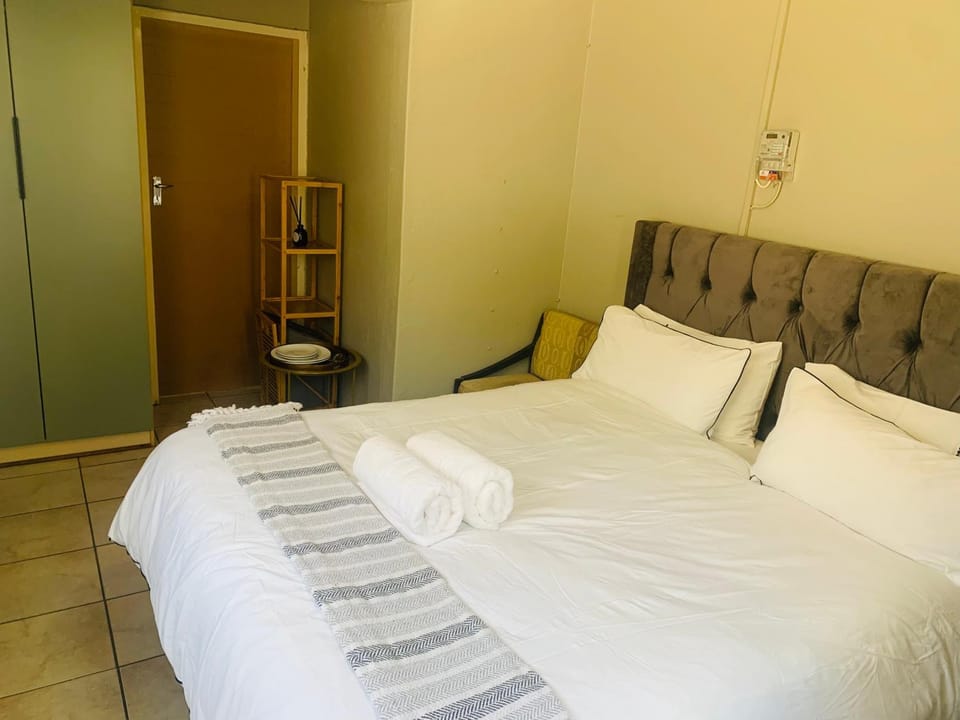 Bed, Photo of the whole room, Bedroom, towels, wardrobe