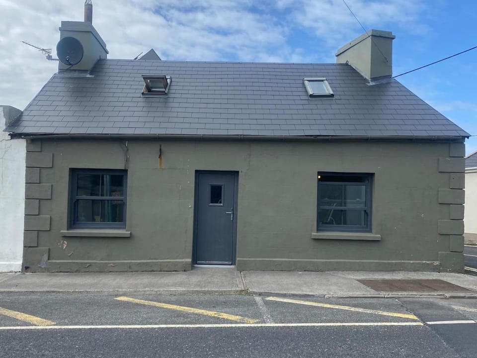 Lane Corner in the heart of Miltown Malbay Apartment in County Clare