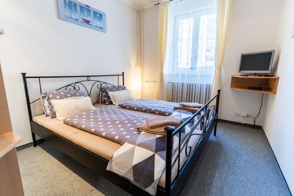Bed, TV and multimedia, Photo of the whole room, Bedroom, internet