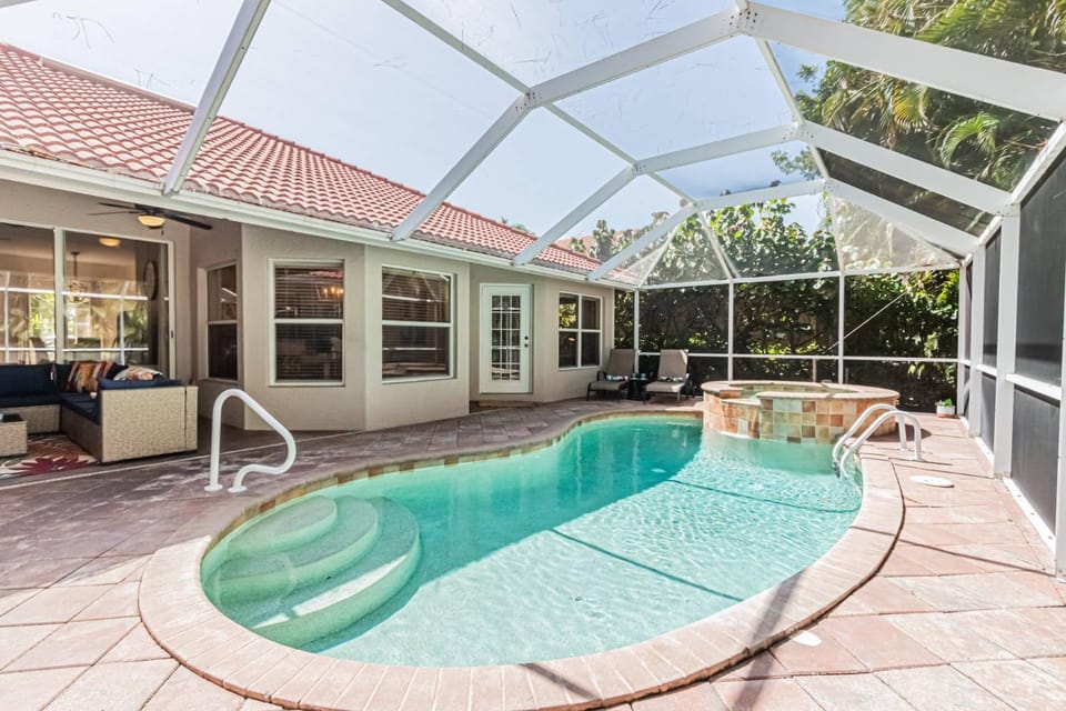 Briarwood-1331 Briarwood Ct House in Collier County