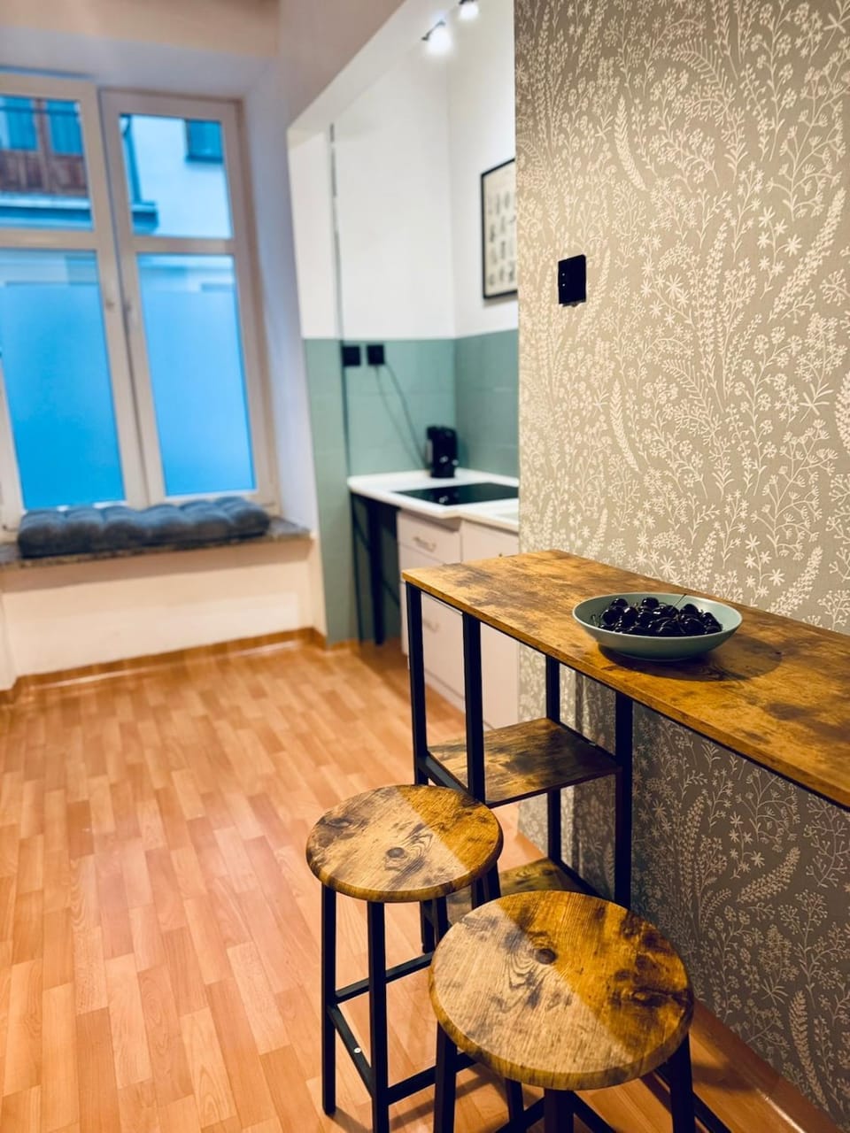 Kitchen or kitchenette, Dining area, stove