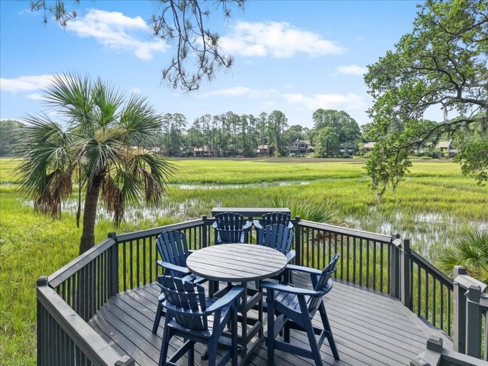 Marshview Sea Pines Treehouse Walk to HarbourTown Villa in Hilton Head Island