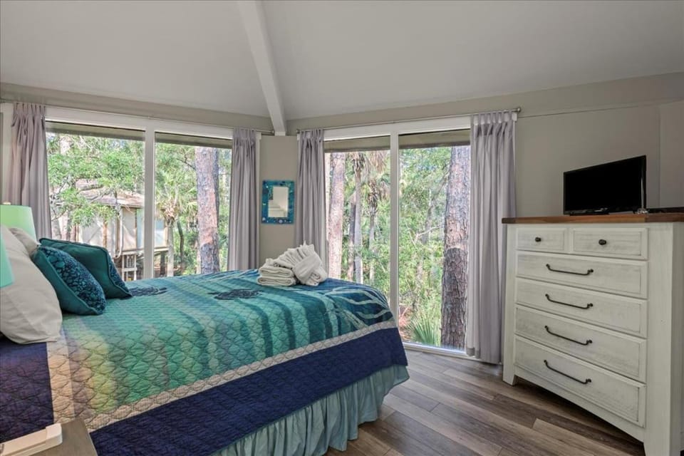 Marshview Sea Pines Treehouse Walk to HarbourTown Villa in Hilton Head Island