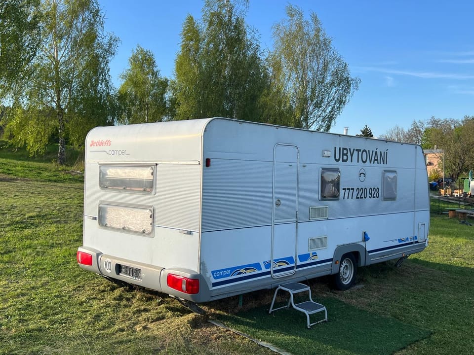 Karavan u přehrady Luxury tent in Czechia