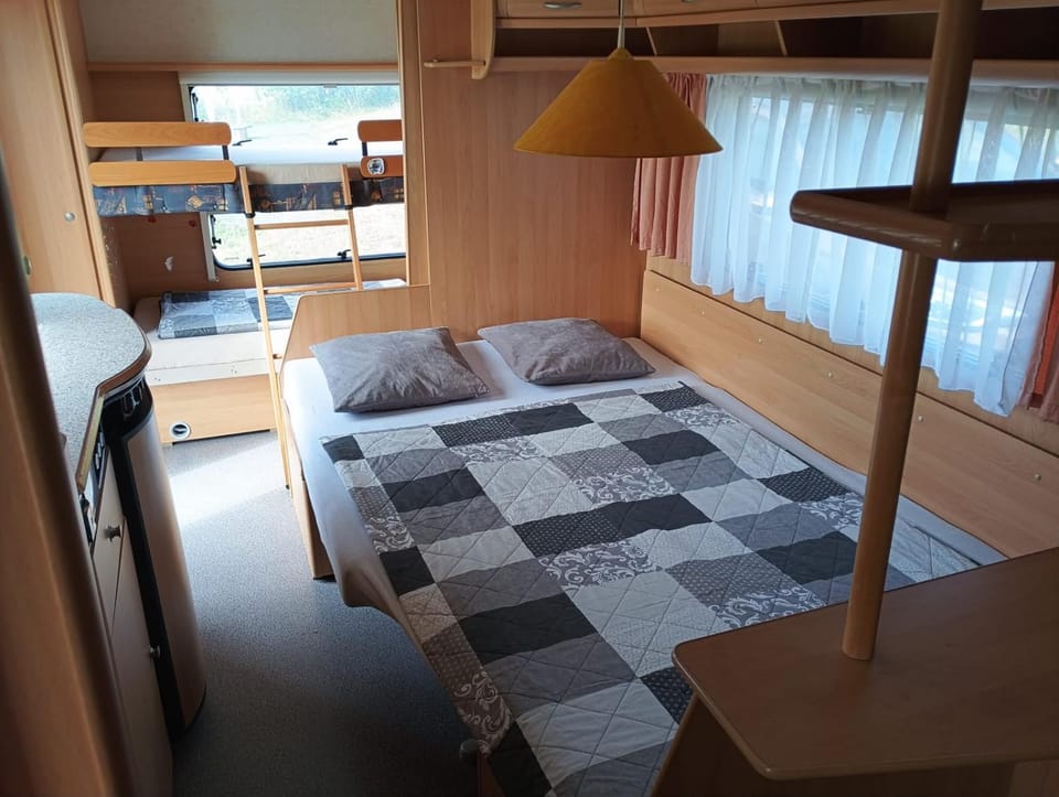 Karavan u přehrady Luxury tent in Czechia