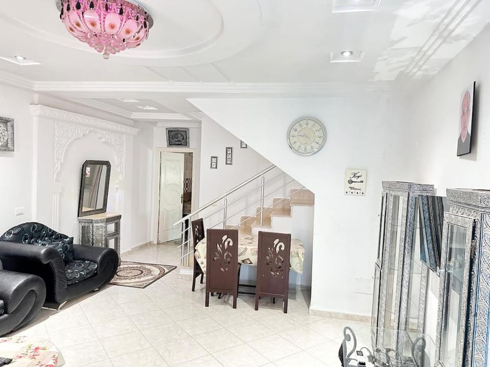 Lovely & Spacious House 7m to the beach with Terrace House in Hammamet