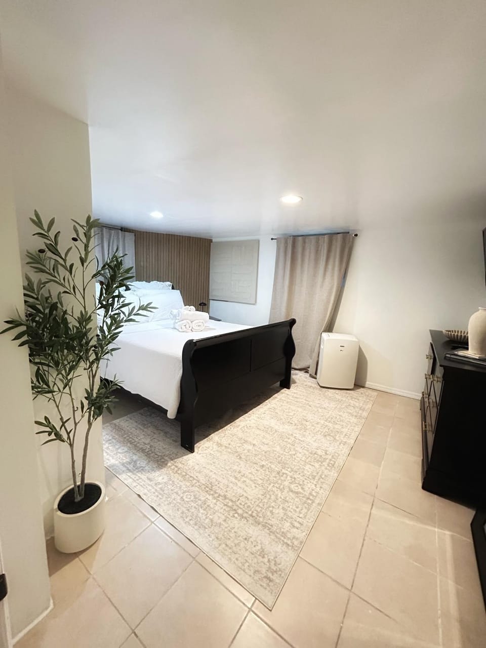 AURA STAYS -15 Min to EWR -FREE PARKING Apartment in Belleville