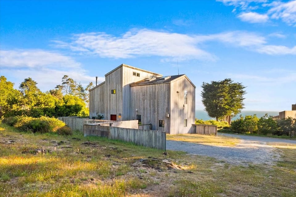 2BR w Ocean View & Hot Tub Near Black Point Beach House in Sonoma County
