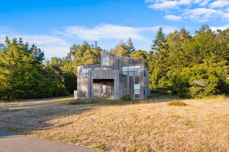 2BR w Ocean View & Hot Tub Near Black Point Beach House in Sonoma County