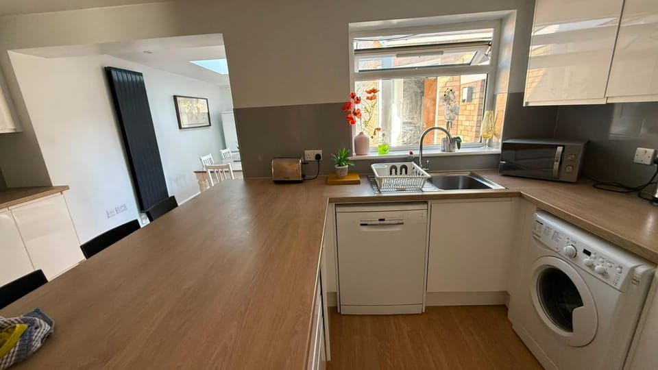 Near Cambridge 3-4 Bedroom perfect for Large group and contractors House in Cambridge