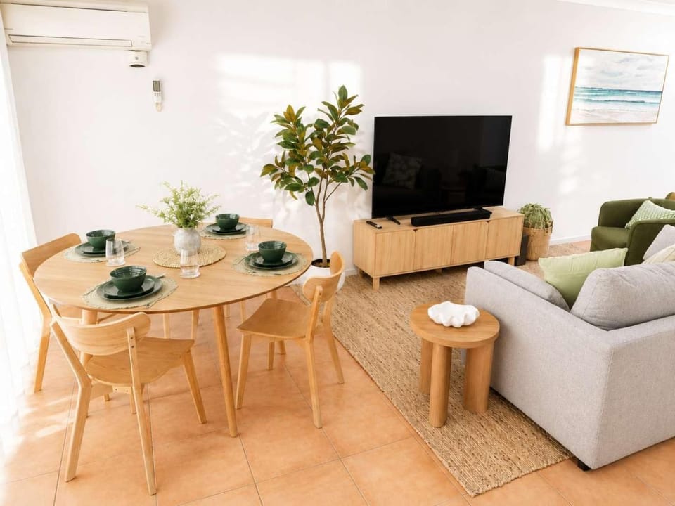 Family Resort, 5 Pools, Water Park & Sleeps 5 Apartment in Mermaid Beach
