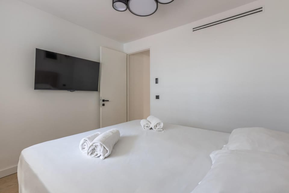 Renovated 1BR Steps from Croisette & Beach Apartment in Cannes