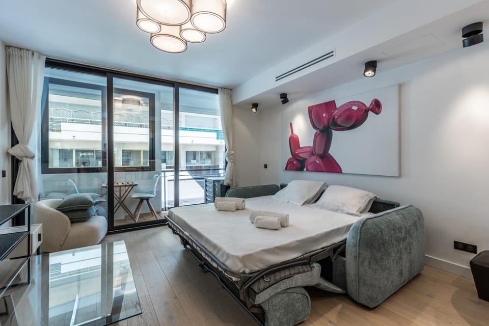 Renovated 1BR Steps from Croisette & Beach Apartment in Cannes